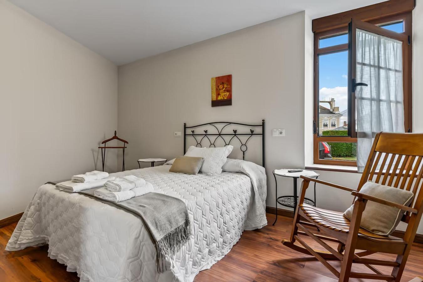 Apartamentos Turisticos As Cetareas Rinlo Bilik gambar
