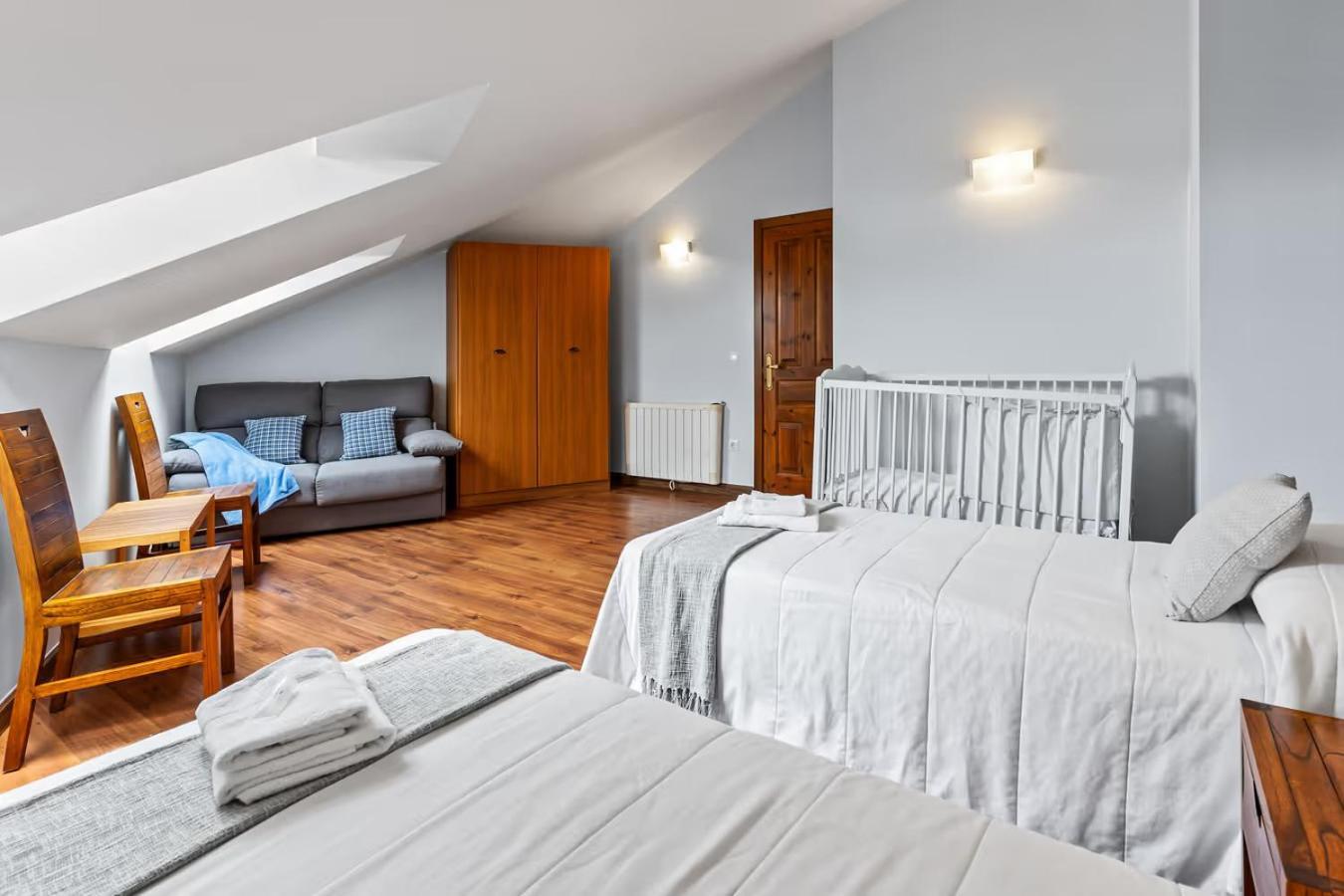 Apartamentos Turisticos As Cetareas Rinlo Bilik gambar